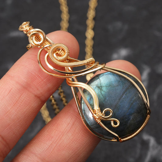 Collier pour femme en labradorite arc-en-ciel.