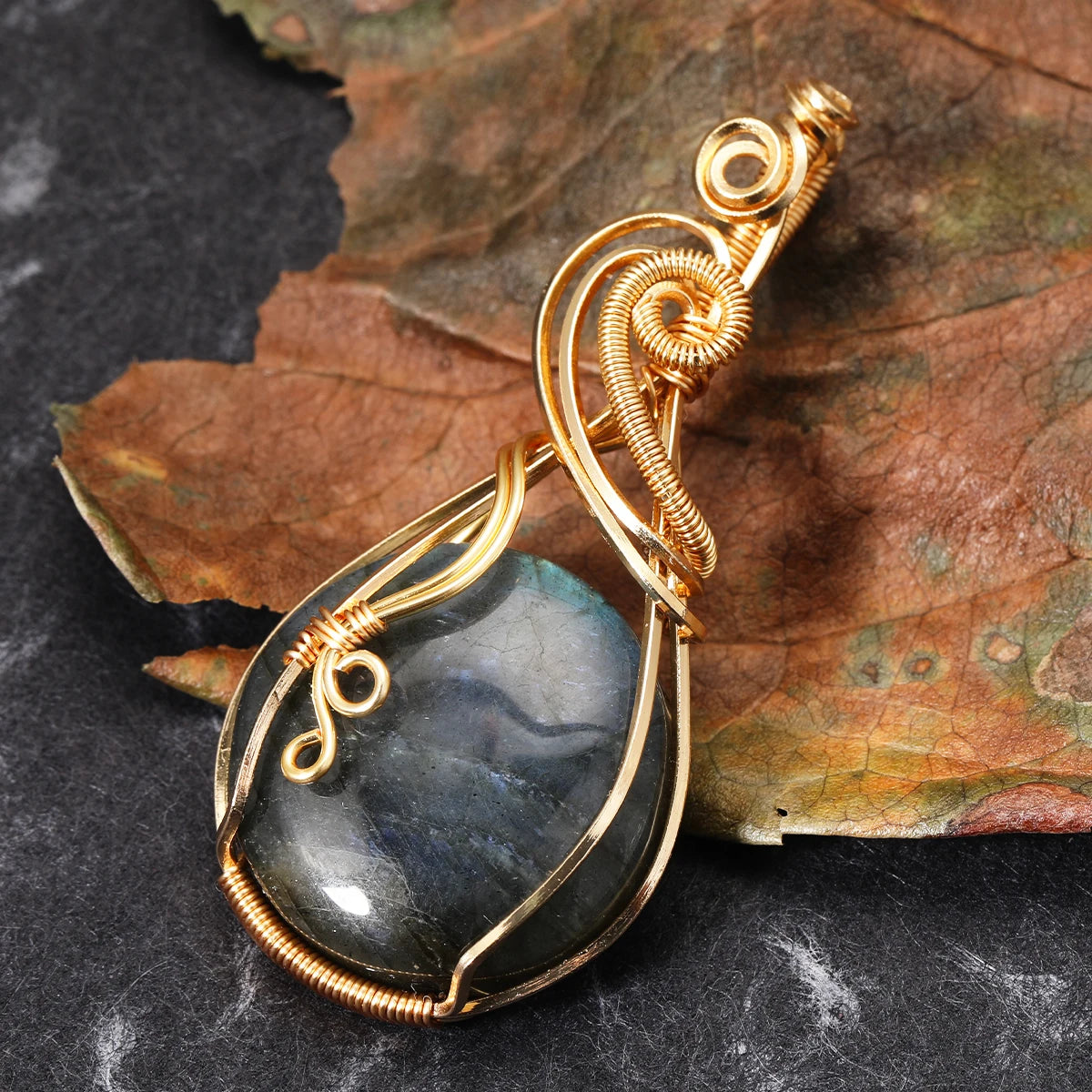 Collier pour femme en labradorite arc-en-ciel.
