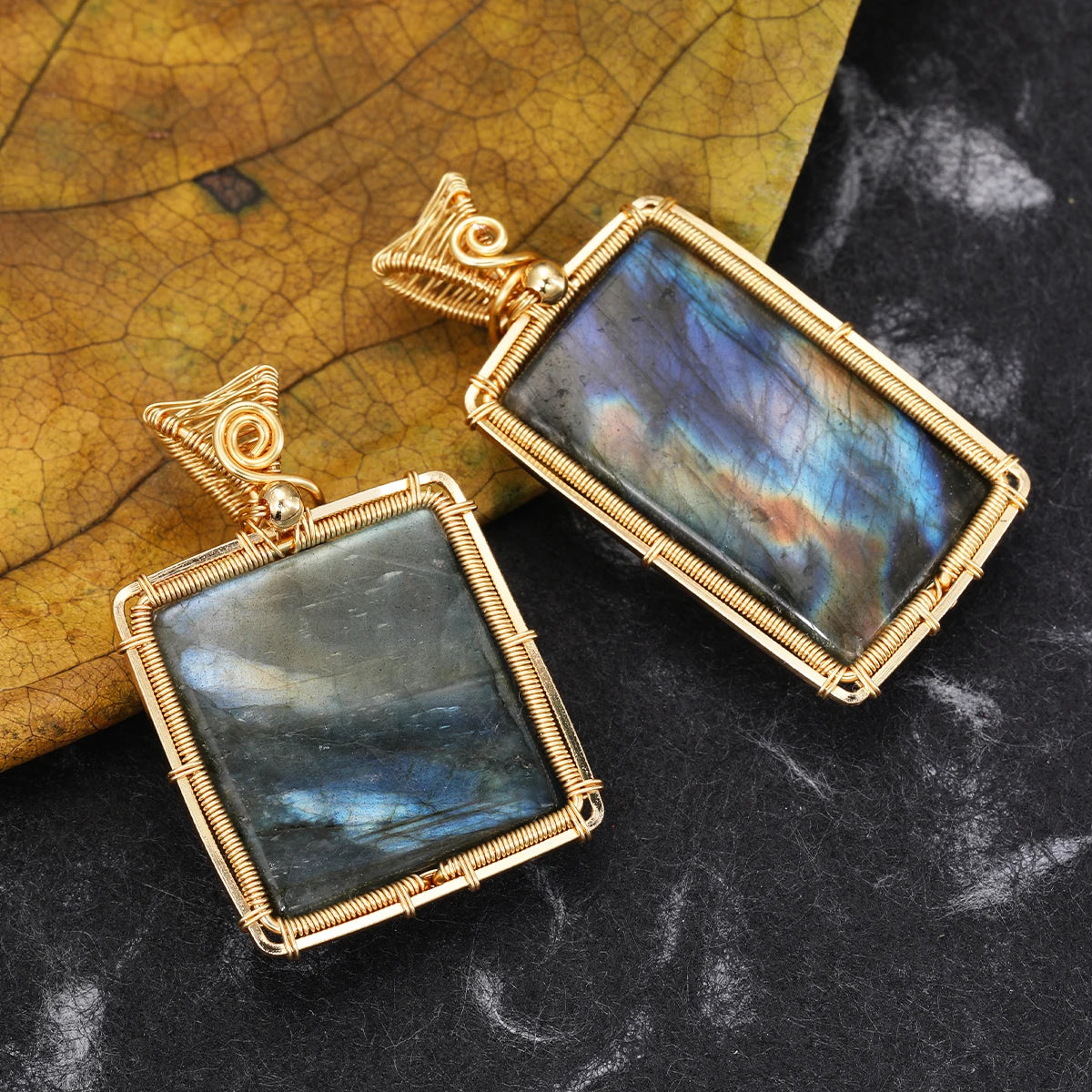 Collier pour femme en labradorite arc-en-ciel.