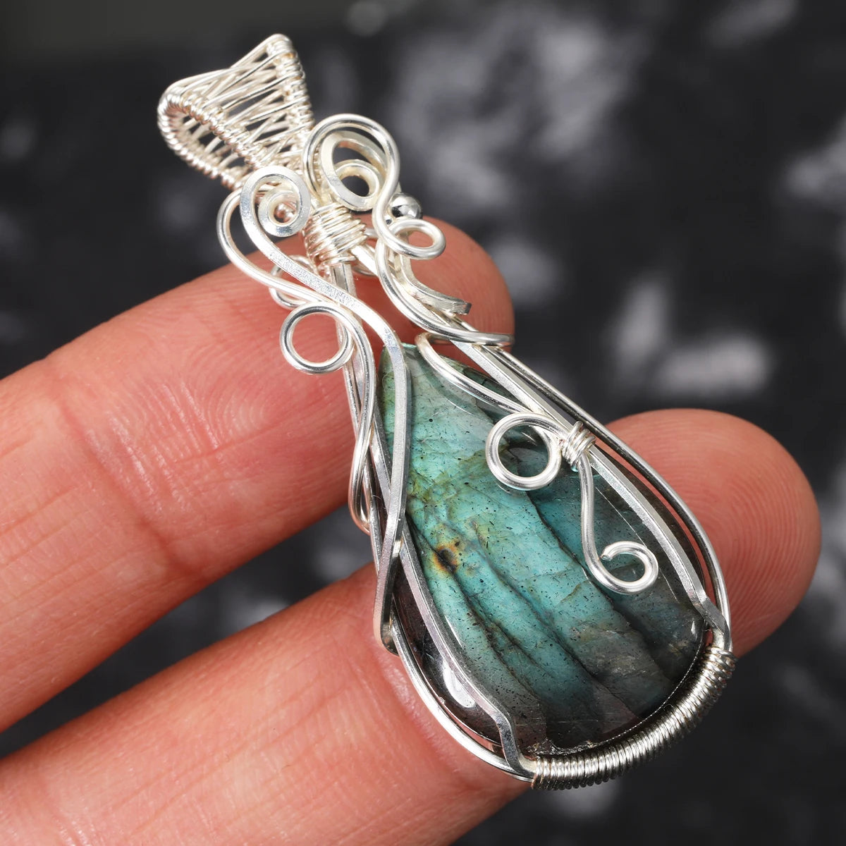 Collier pour femme en labradorite arc-en-ciel.