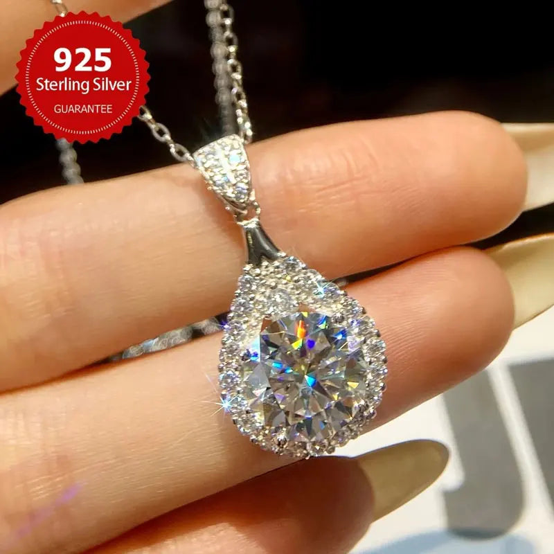 Pendentif OXTAO pour femme en moissanite.