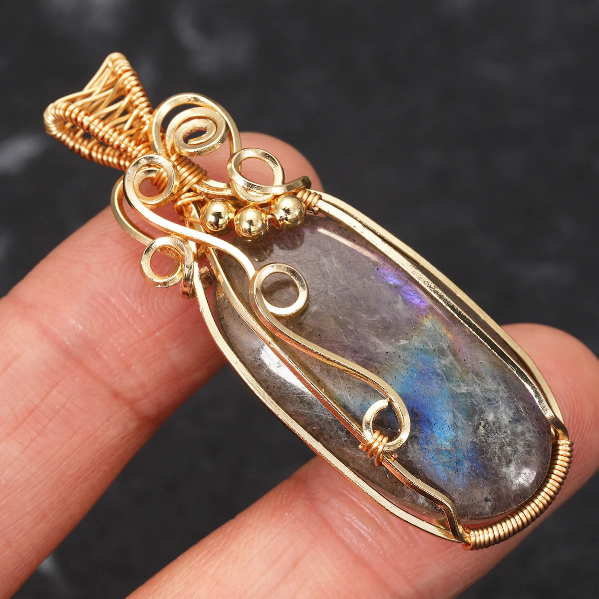Collier pour femme en labradorite arc-en-ciel.
