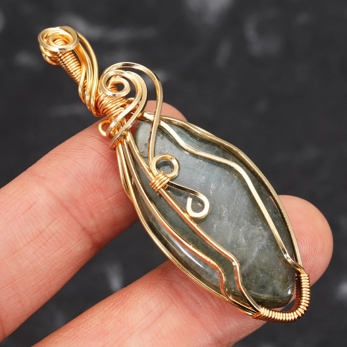 Collier pour femme en labradorite arc-en-ciel.